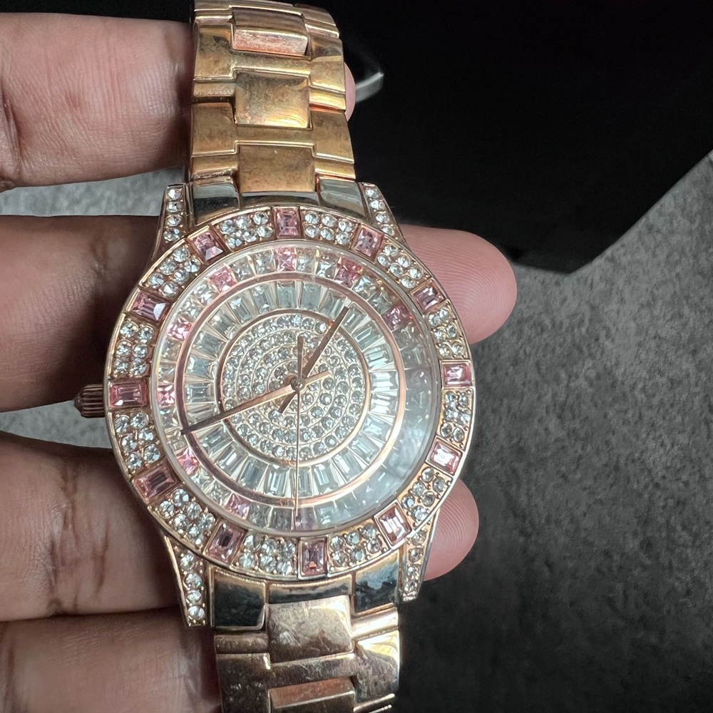 Victoria Watch - Picture 10 of 11